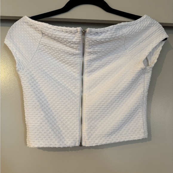 Bebe White Textured Popcorn Crop Top Back Full Zipper (Size XSMALL) - Picture 6 of 7